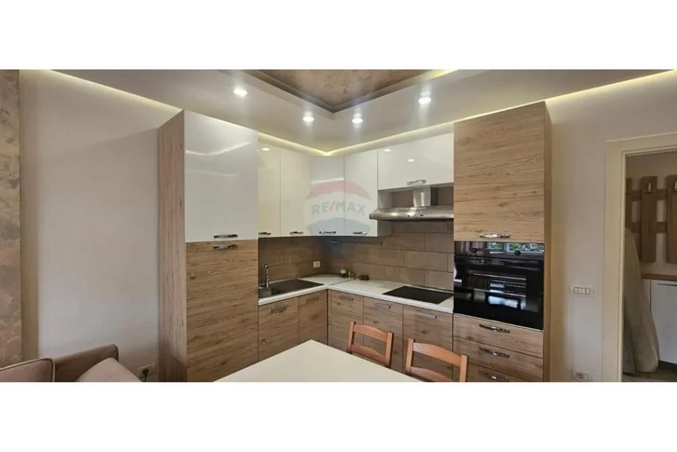 Tirane, jepet me qera apartament 1+1+Aneks+Ballkon , 71 m² 600 € (Fusha Ali Demi)