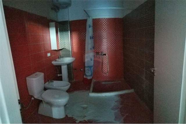 Tirane, jepet me qera apartament duplex 2+1+A Kati 3, 78 m² 350 Euro (rruga Thesarit te Fresku)