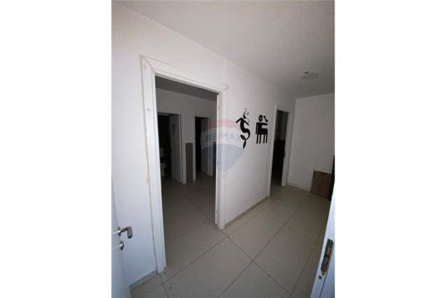 Tirane, jepet me qera ambjent biznesi Kati 1, 575 m² 8.500 Euro (bllok)