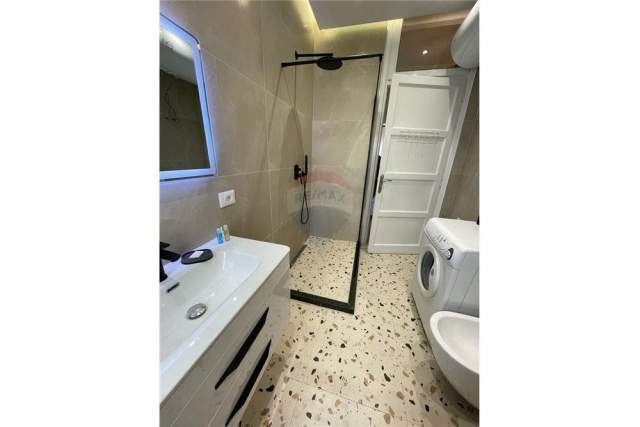 Tirane, jepet me qera apartament 1+1+BLK Kati 2, 80 m² 450 Euro (Rruga Bardhyl)