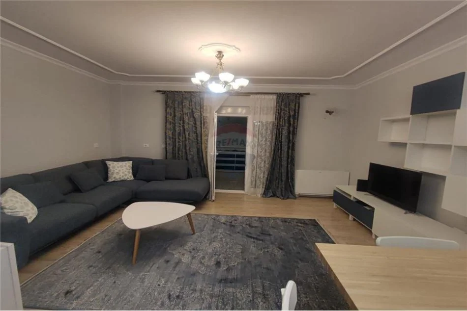 Tirane, jepet me qera apartament 2+1+Ballkon Kati 4, 95 m² 800 € (21 dhjetori)