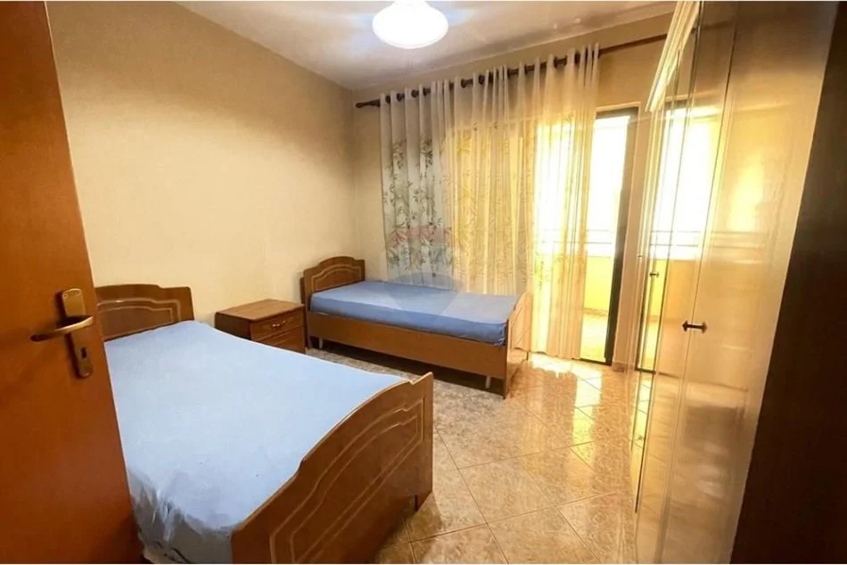 Tirane, jepet me qera apartament 3+1 Kati 6, 132 m² 700 € (Apartament per qira, 3+1 ,Stacioni i Trenit)