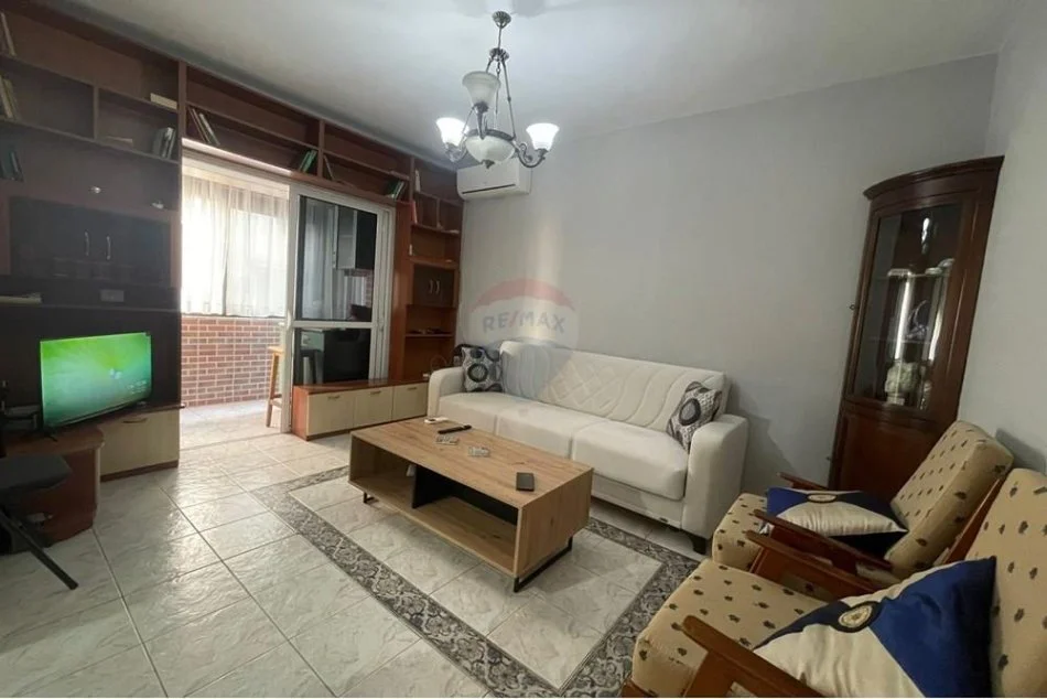 Tirane, jepet me qera apartament 1+1 Kati 2, 58 m² 400 € (MYSLYM SHYRI)