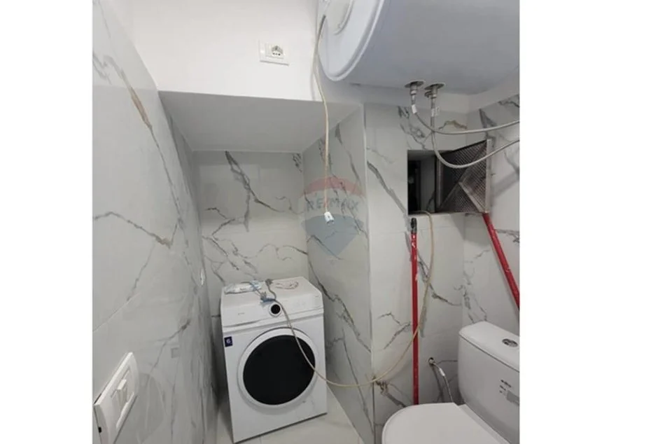 Tirane, jepet me qera garsonier 1+1 Kati 2, 34 m² 380 € (ruga Bedri Karapici ,Prane Spitalit Amerikan 3)