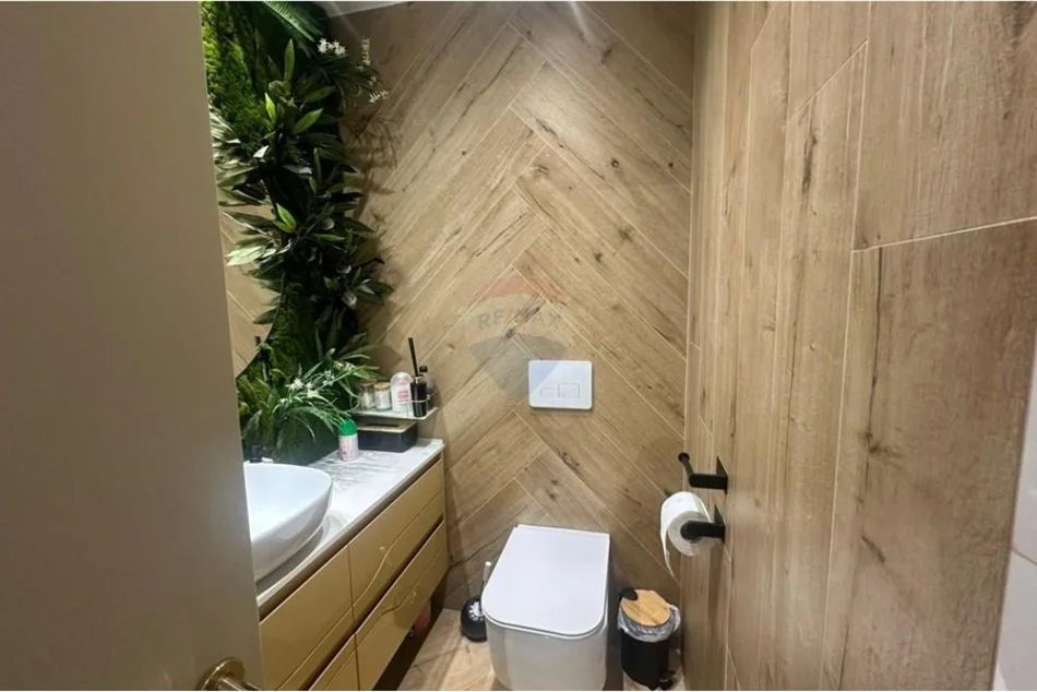 Tirane, shitet apartament Kati 1, 77 m² 212.000 € (Shitet njesi biznesi tek Komuna e Parisit)