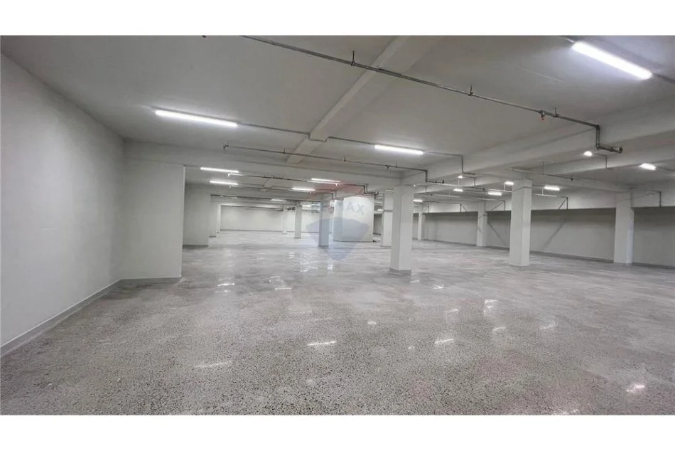 Tirane, jepet me qera ambjent biznesi Kati 2, 3.000 m² 15.000 € (Kashar)