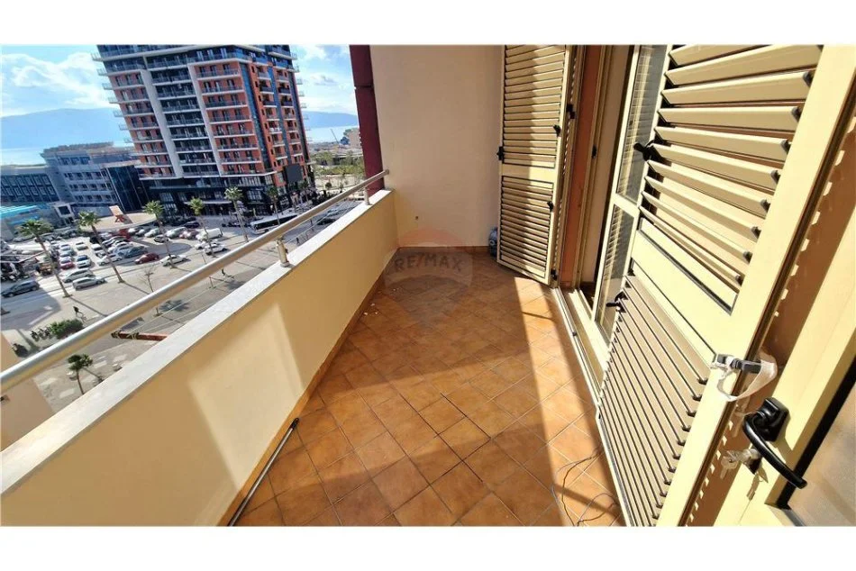 Vlore, shitet apartament 1+1+Ballkon Kati 7, 74 m² 155.000 € (Lungomare)
