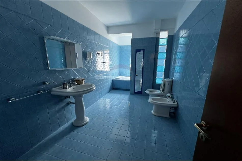 Vlore, shitet apartament 3+1+Ballkon Kati 9, 160 m² 165.000 € (Rr.Kosova)