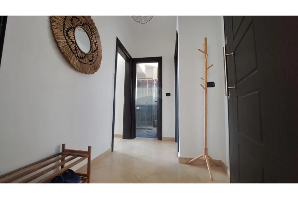 Vlore, jepet me qera apartament 1+1+Ballkon Kati 9, 78 m² 350 € (Transballkanike(pran Caffe Motta))