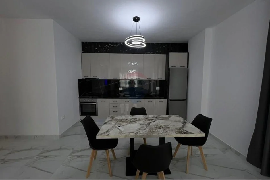 Tirane, jepet me qera 2+1 Kati 5, 100 m² 800 € (Don Bosko, Trio Tower)