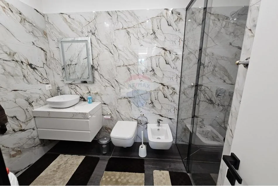 Tirane, jepet me qera apartament 2+1 Kati 1, 120 m² 2.000 € (Rezidenca FZ)