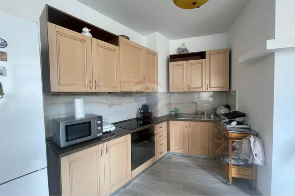 Tirane, jepet me qera apartament , 650 € (Selvia)