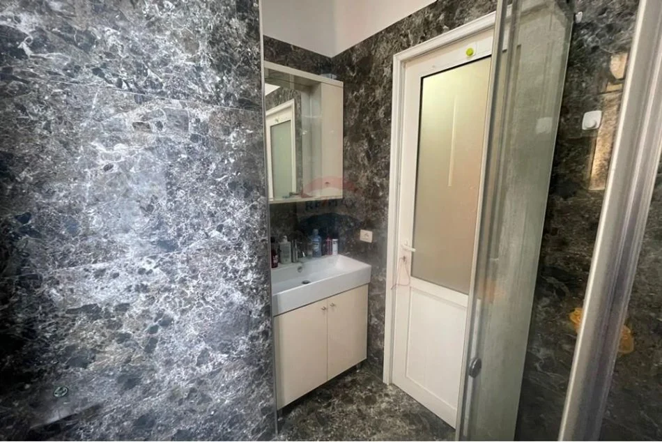 Tirane, jepet me qera apartament , 650 € (Selvia)