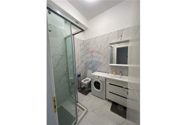 Tirane, jepet me qera apartament 2+1 120 m² 650 Euro