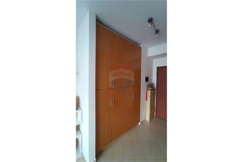 Tirane, jepet me qera apartament 1+1 Kati 5, 75 m² 450 € (KOMUNA E PARISIT)