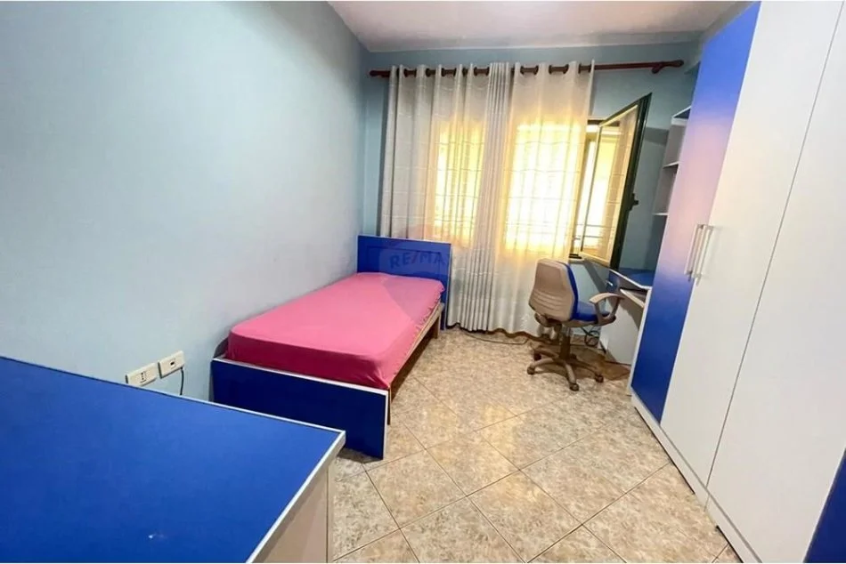 Tirane, jepet me qera apartament 3+1 Kati 6, 132 m² 700 € (Apartament per qira, 3+1 ,Stacioni i Trenit)