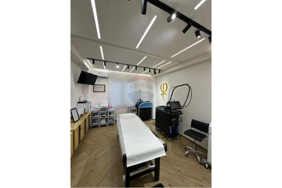 Tirane, shitet apartament Kati 1, 77 m² 212.000 € (Shitet njesi biznesi tek Komuna e Parisit)