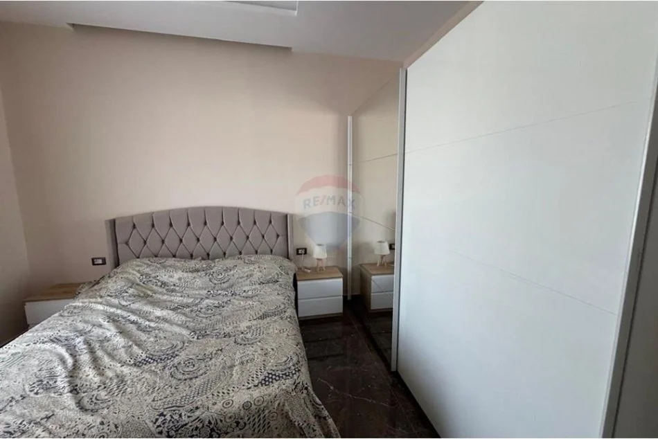 Vlore, jepet me qera apartament+verande | Penthouse 2+1+Ballkon , 220 m² 1.000 € (Ish Kombinati Peshkut)