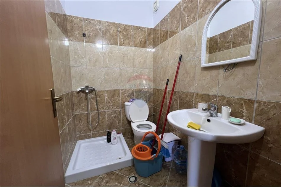 Vlore, shitet apartament 2+1+Aneks+Ballkon Kati 7, 98 m² 120.000 € (Tek Gjyqi Vjeter)