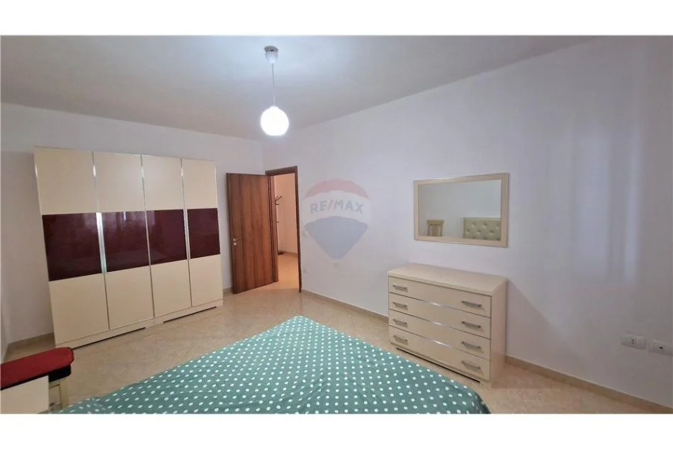Vlore, shitet apartament 1+1+Ballkon Kati 3, 90 m² 160.000 € (Lungomare)