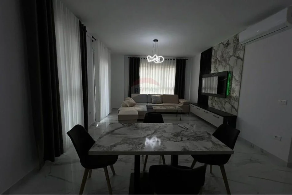 Tirane, jepet me qera 2+1 Kati 5, 100 m² 800 € (Don Bosko, Trio Tower)