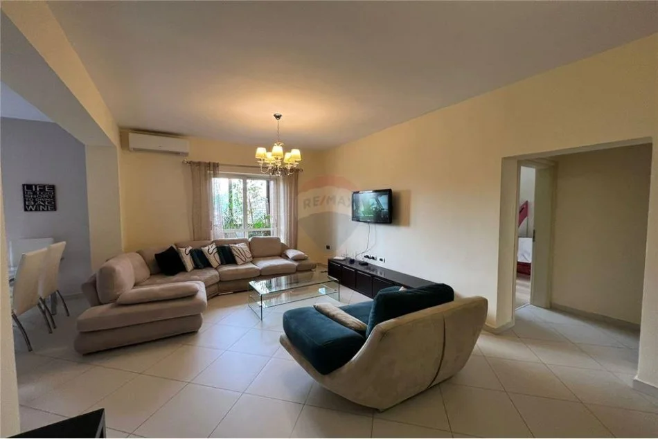 Tirane, jepet me qera apartament 2+1 Kati 2, 85 m² 750 € (Komuna e Parisit)