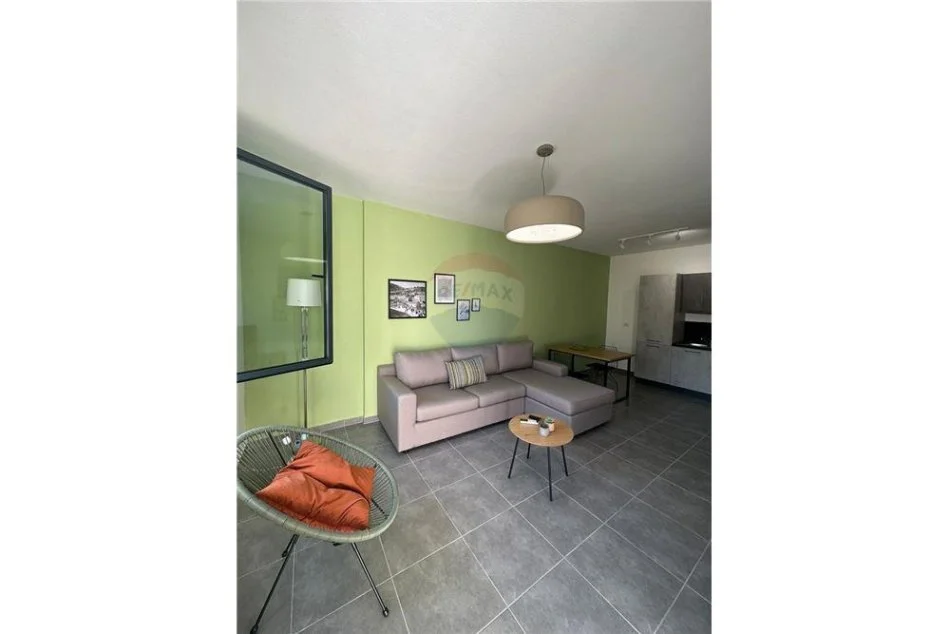 Shqiperi, jepet me qera apartament 1+1 Kati 2, 75 m² 550 € (liqeni i thare)