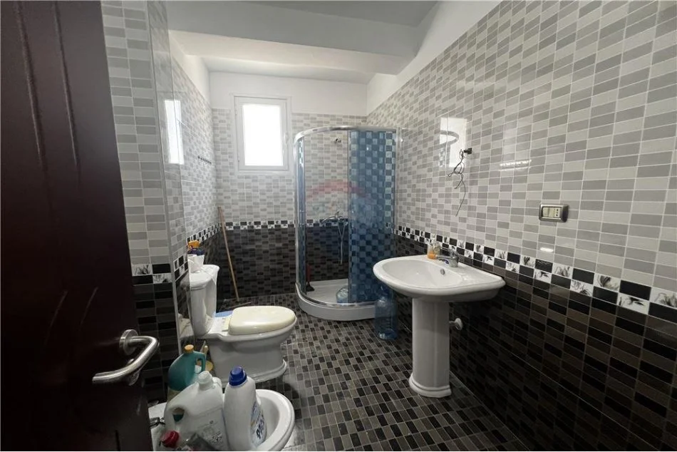 Vlore, shitet apartament 2+1+Ballkon Kati 2, 106 m² 189.000 € (Lungomare)