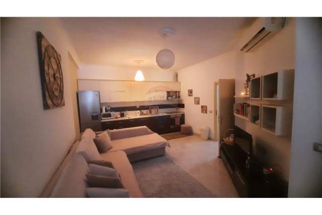 Tirane, jepet me qera apartament 2+1 Kati 3, 85 m² 420 Euro (Rruga Rrapo Hekali)