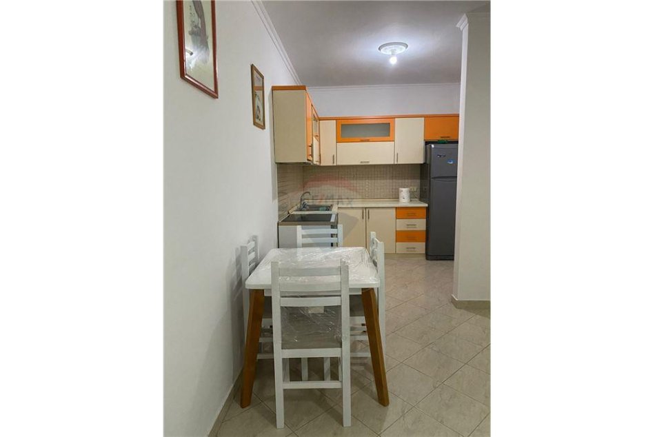 Shqiperi, jepet me qera apartament 1+1+Ballkon Kati 3, 400 € 