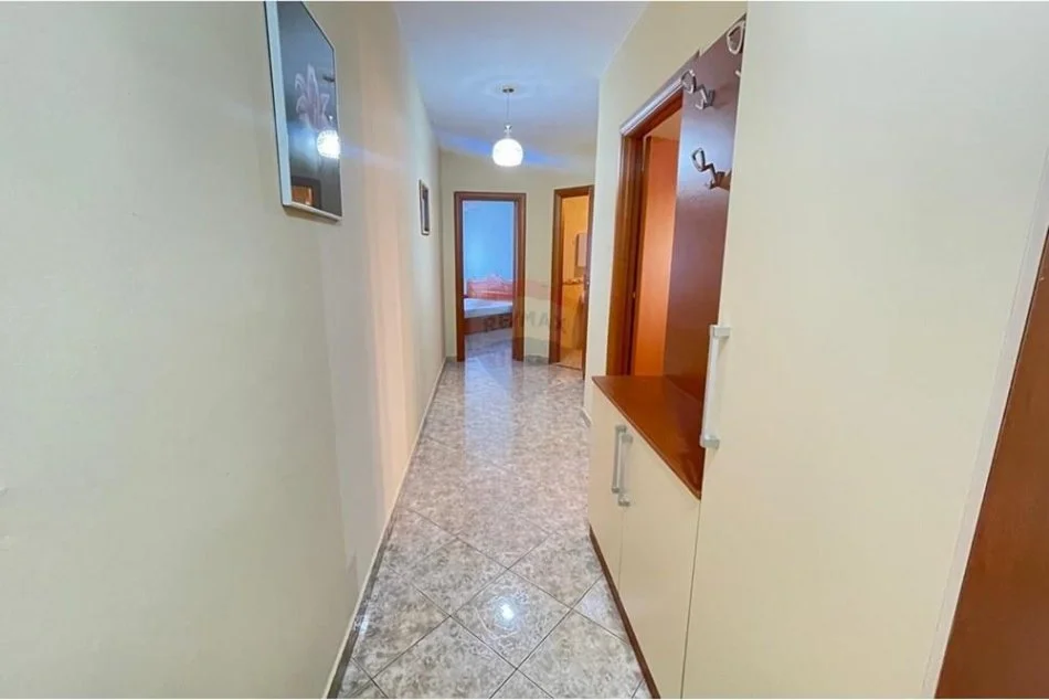 Tirane, jepet me qera apartament 3+1 Kati 6, 132 m² 700 € (Apartament per qira, 3+1 ,Stacioni i Trenit)