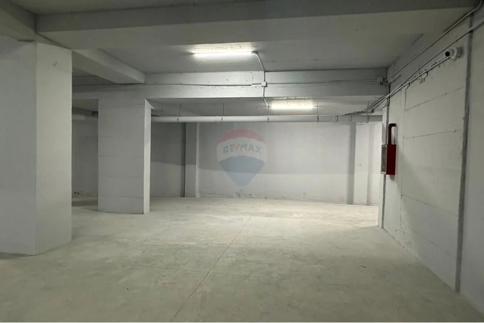 Tirane, shitet 3+1 Kati 2, 167 m² 332.508 € (Rruga e Elbasanit)