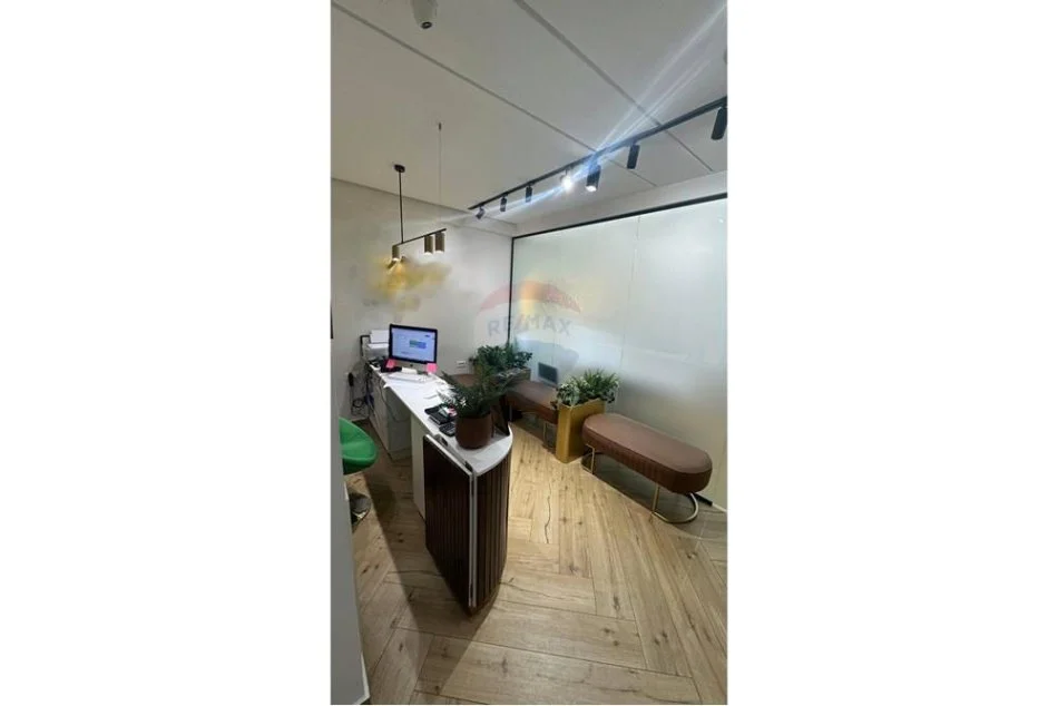 Tirane, shitet apartament Kati 1, 77 m² 212.000 € (Shitet njesi biznesi tek Komuna e Parisit)