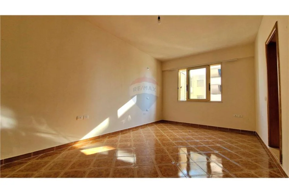 Vlore, shitet apartament 1+1+Ballkon Kati 7, 74 m² 155.000 € (Lungomare)