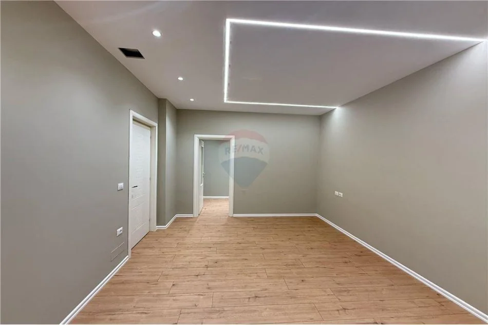 Vlore, shitet apartament+verande | Penthouse 2+1+Aneks+Ballkon Kati 9, 131 m² 187.000 € (Gjyqi Vjeter)