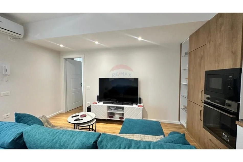 Tirane, jepet me qera apartament 1+1 , 70 m² 600 € (Shkolla e Baletit)