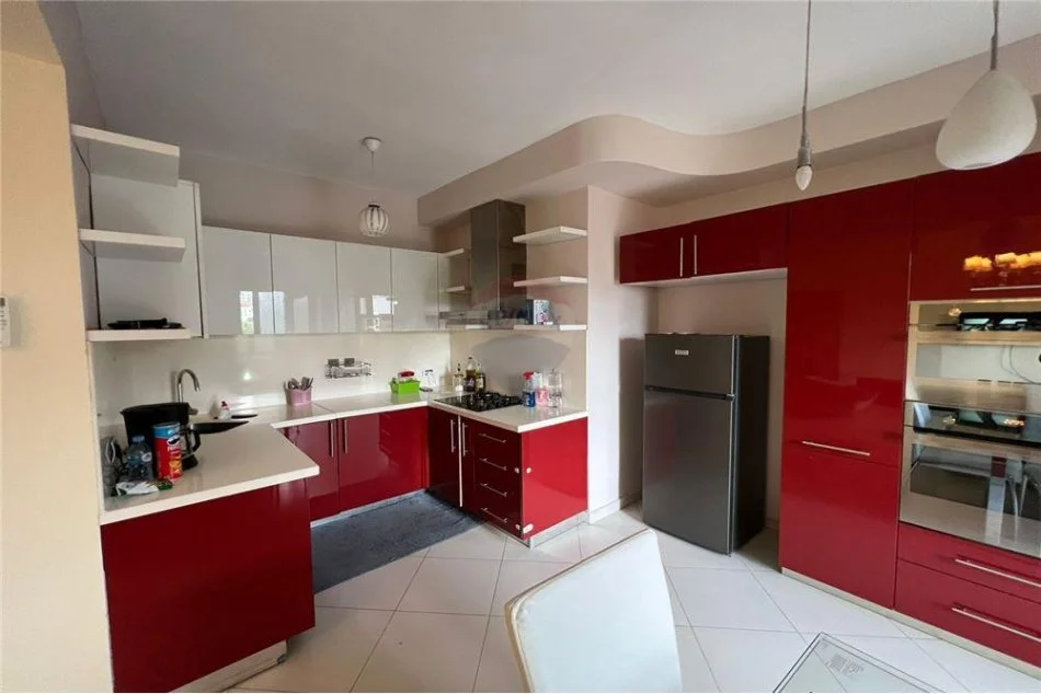 Tirane, jepet me qera apartament 2+1 Kati 2, 85 m² 750 € (Komuna e Parisit)