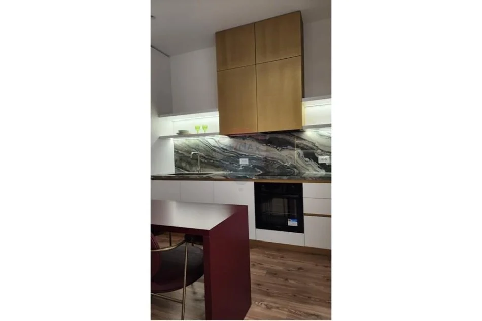 Tirane, jepet me qera apartament 1+1+Ballkon Kati 6, 80 m² 1.200 € (KOMPLEKSI DELIJORGJI)