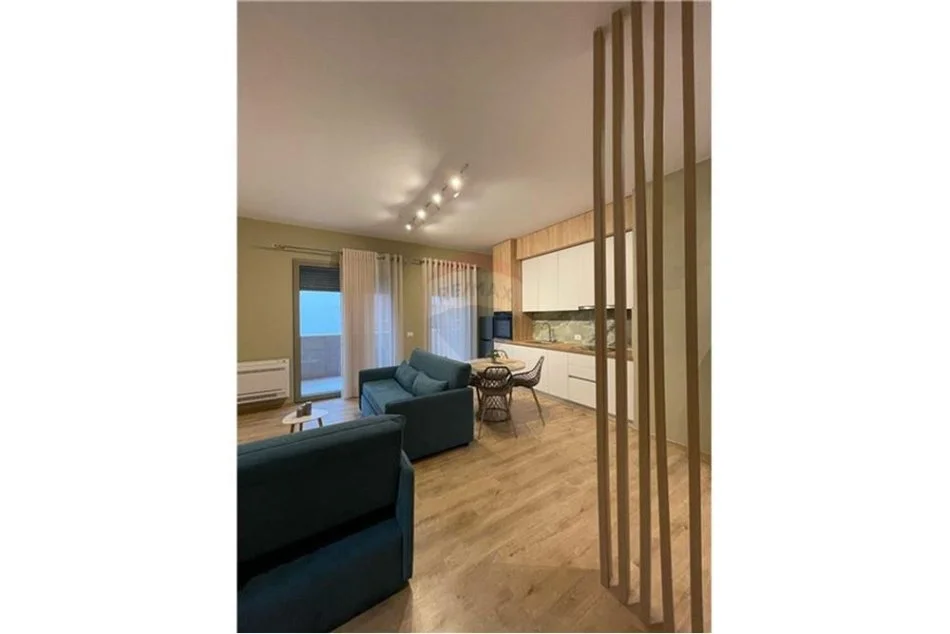 Tirane, jepet me qera apartament 1+1+Aneks+Ballkon , 75 m² 650 € (kompleksi Delijorgji)