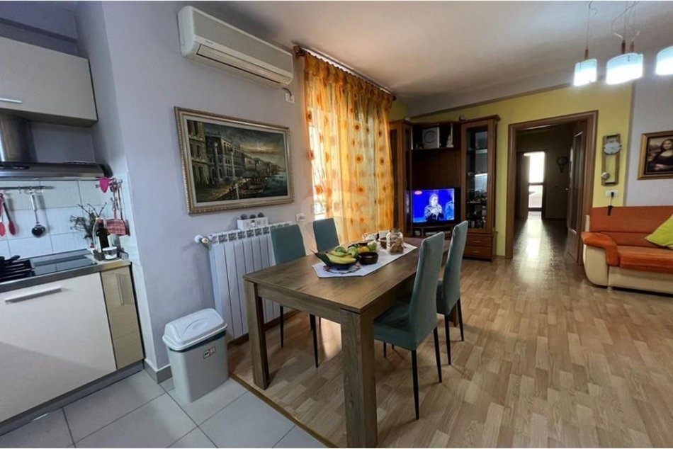 Tirane, jepet me qera 2+1 , 120 m² 329.000 € (Myslym Shyri)