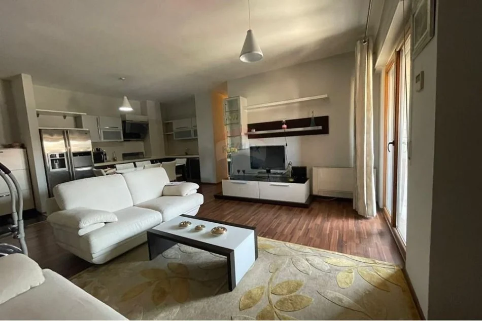 Tirane, jepet me qera 2+1 Kati 6, 95 m² 700 € (JEPET ME QIRA APARTAMENT 2+1+2 RRUGA E DIBRES)