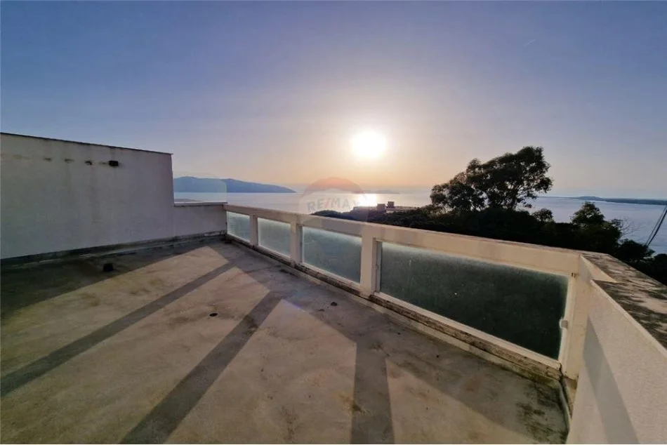Vlore, shitet apartament+verande | Penthouse 1+1+Aneks+Ballkon , 115 m² 230.000 € (Dhimiter Konomi)