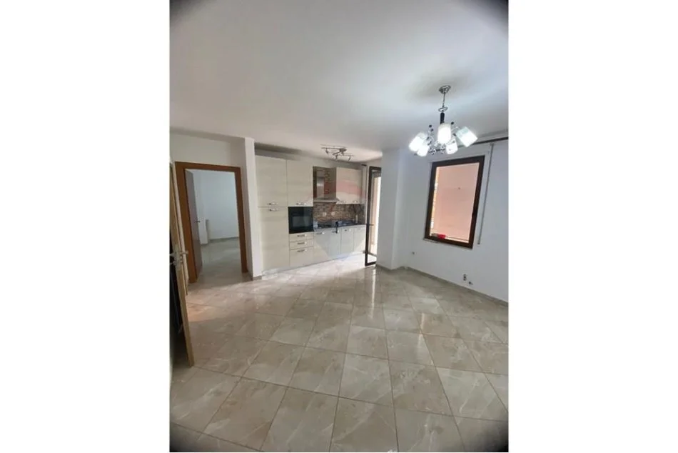 Tirane, jepet me qera zyre Kati 1, 78 m² 500 € (RRUGA MINE PEZA)