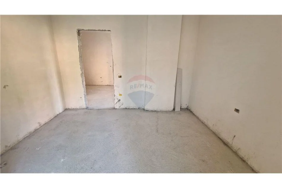 Vlore, shitet apartament 2+1+Ballkon Kati 3, 101 m² (Uje i Ftohte)