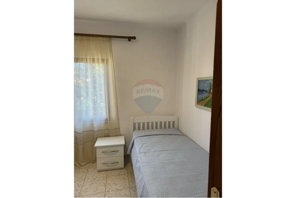 Tirane, jepet me qera 3+1 Kati 4, 80 m² 600 € (Rr. Fortuzi)