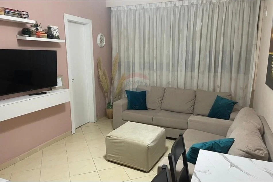 Tirane, jepet me qera apartament 2+1 Kati 3, 75 m² 600 € (Rruga e Bogdaneve)