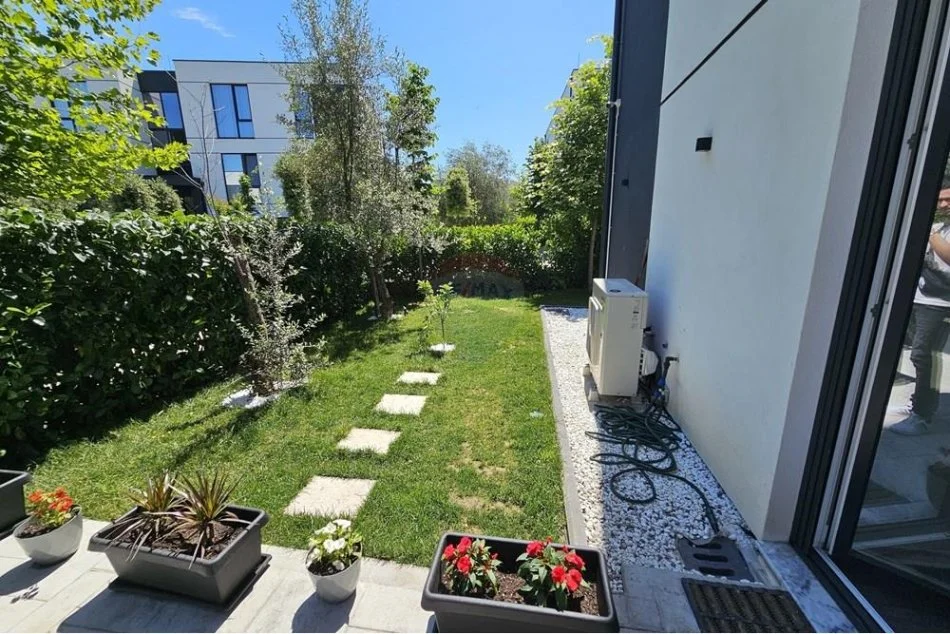 Tirane, jepet me qera apartament 2+1 Kati 1, 120 m² 2.000 € (Rezidenca FZ)