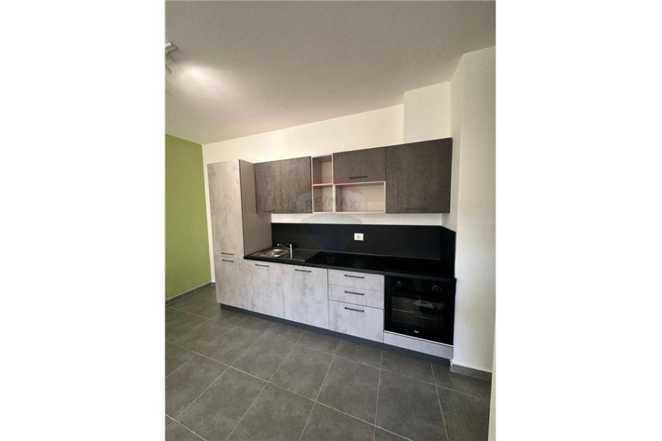 Shqiperi, jepet me qera apartament 1+1 Kati 2, 75 m² 550 € (liqeni i thare)
