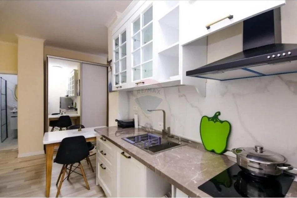 Tirane, jap me qera 1+1 Kati 3, 500 m² 500 € (RRUGA DURRSIT)