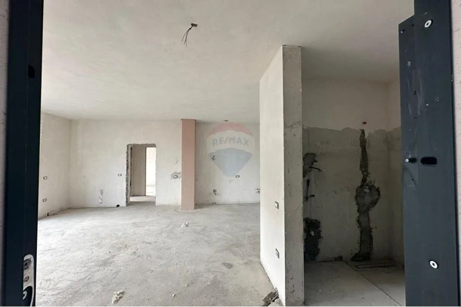 Tirane, shitet 3+1 Kati 2, 167 m² 332.508 € (Rruga e Elbasanit)